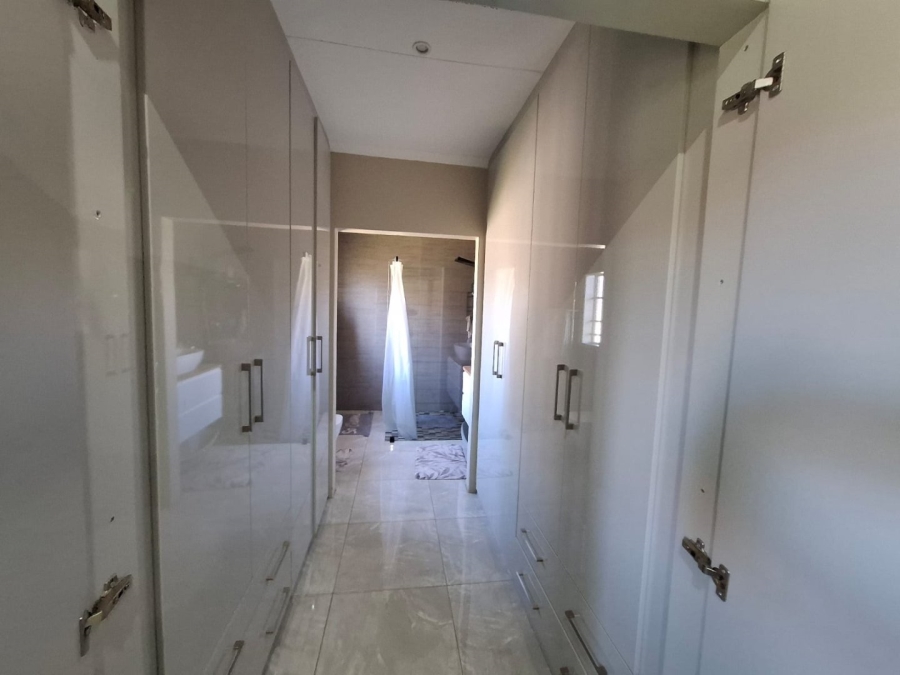 4 Bedroom Property for Sale in Waterkloof East North West